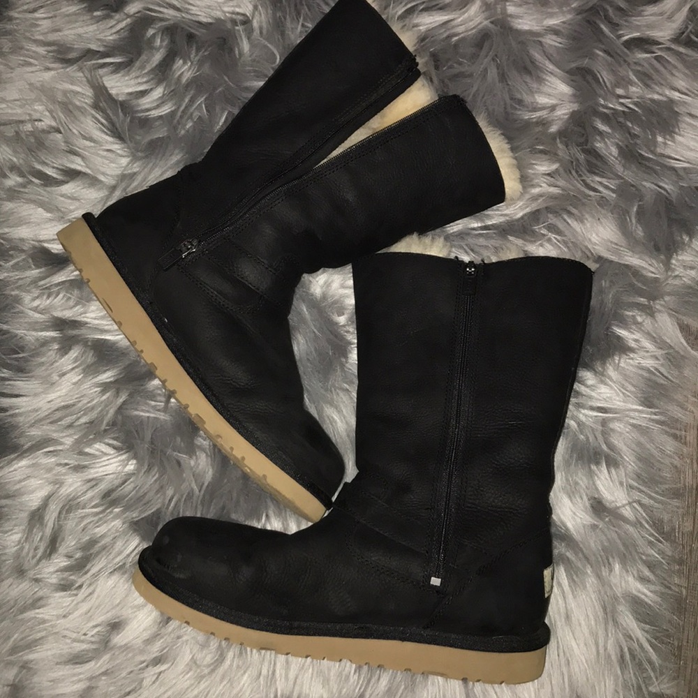 🎉HP🎉Black Uggs - Picture 2 of 7